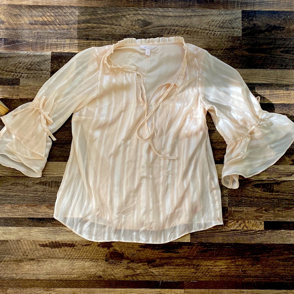 XS Lauren Conrad Beige 3/4 arm flowy sleeve blouse. Like new, worn once!